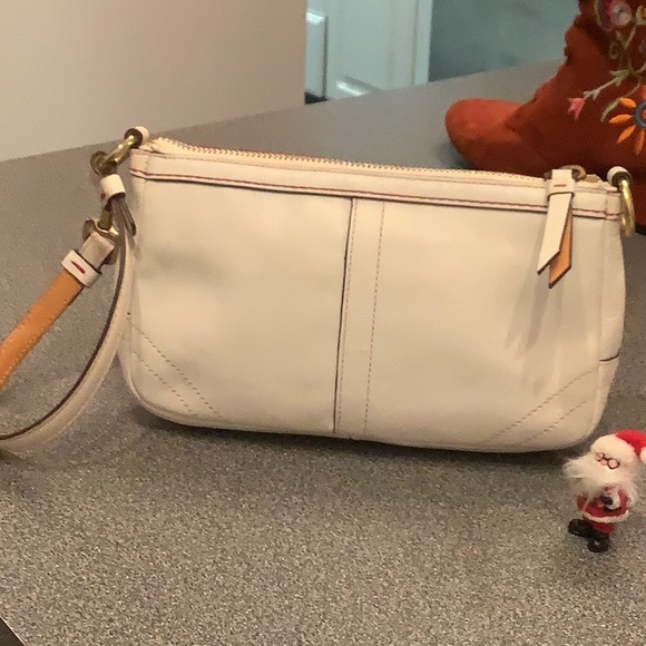 Coach wristlet purse with rose leather appliqué - Picture 3 of 6